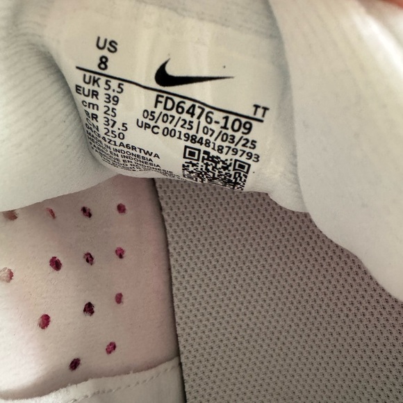 Nike Women's Athletic Shoes in White and Pink - Picture 2 of 4